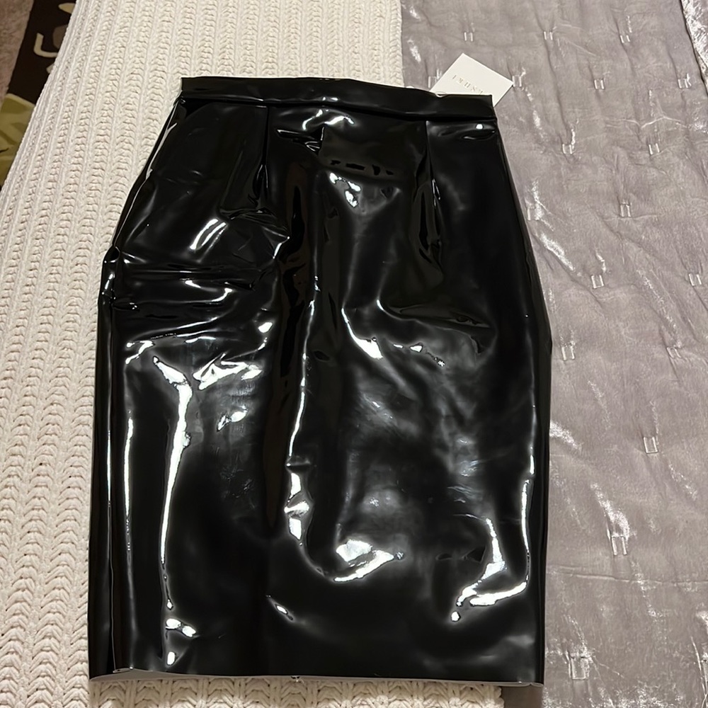 Meshki pencil skirt size medium